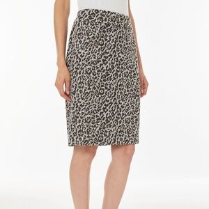 Kasper Size Medium Pull-On Cheetah Print Stretch Pencil Skirt. New With Tags